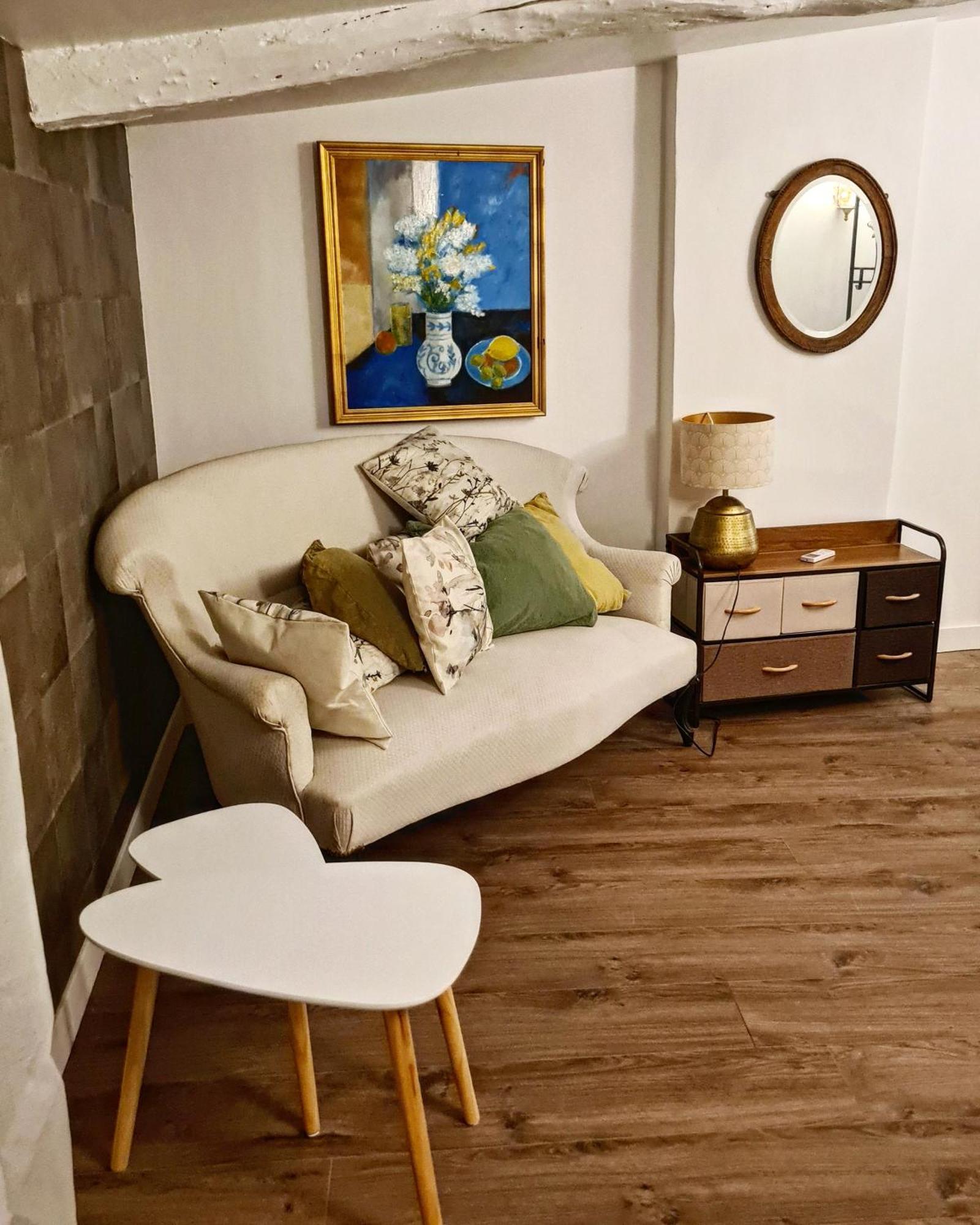 Gite En Face Du Chateau De Nizas, 4 Chambres D'Hotes Et 1 Appartement Familial Avec 2 Chambres מראה חיצוני תמונה